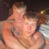 gay_0161_couple