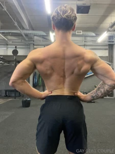 Getting my pump on on the gym muscle worship anyone