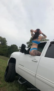 Should i collab with this tattooed milf go sub to her for all the good part 1