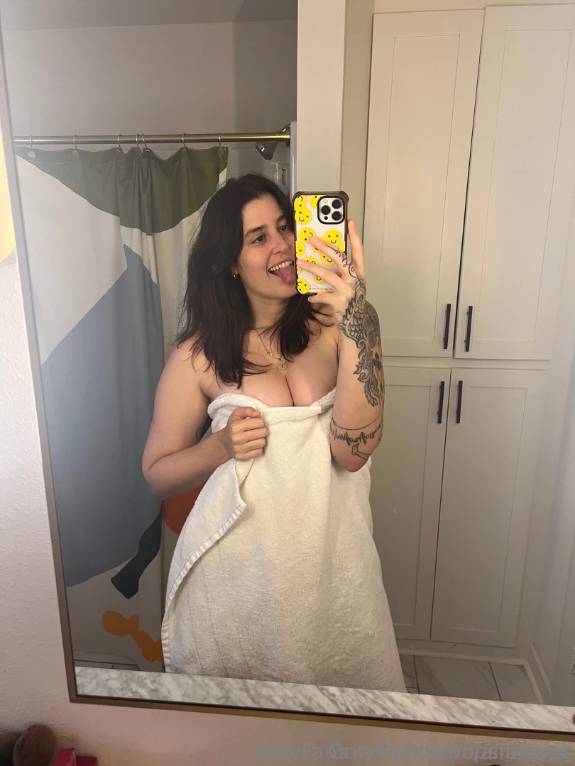 Wanna see me take this off you know where to go 