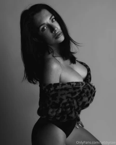 Nothing wrong with a little black and white queen-gina