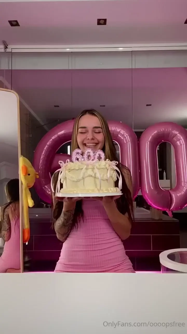 600k followers on cb guys thank you all for supporting me there that 