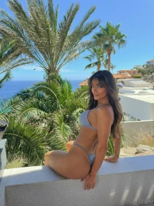 What s prettier me or the view