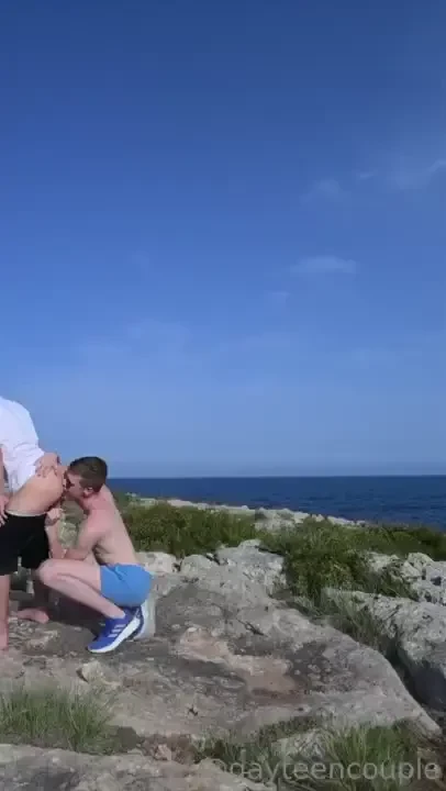 It was so hot to fuck my boyfriend in front of the sea so i shoot my 