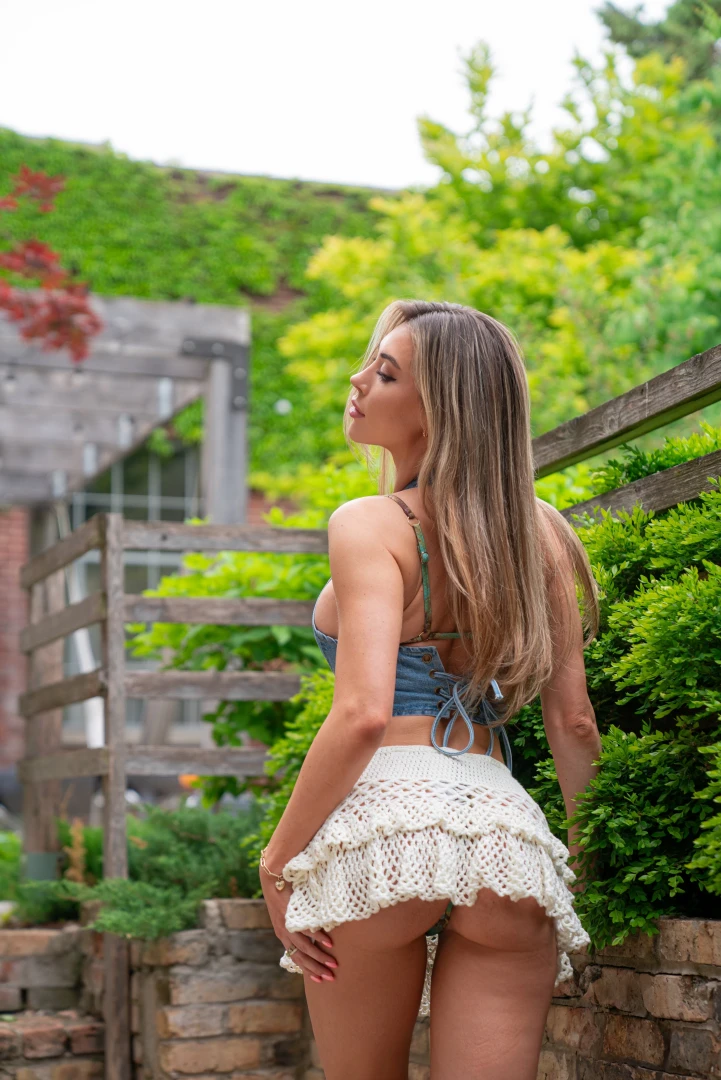 It s finally the weekend time to have some fun with me 