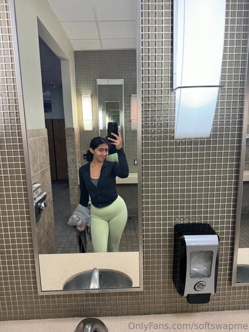 Gym nudes was feeling myself so i pulled my legging and sports bra part 1 