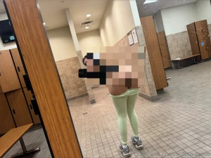 Gym nudes was feeling myself so i pulled my legging and sports bra part 2