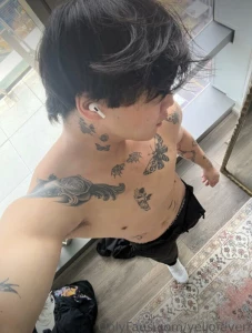 Shirtless and working muscles