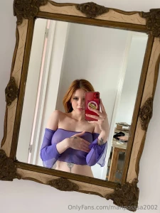 I m stuck in front of the mirror i can t decide what to wear under