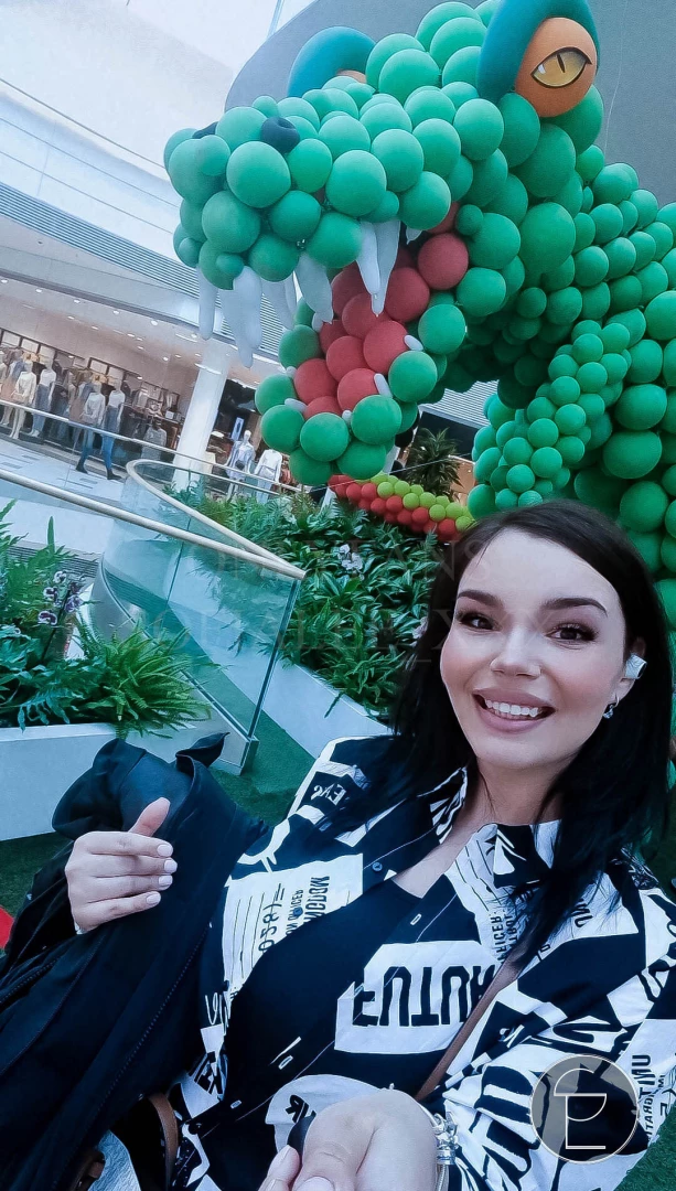 Today s dinosaur day i was shopping today and such a giant surprise 