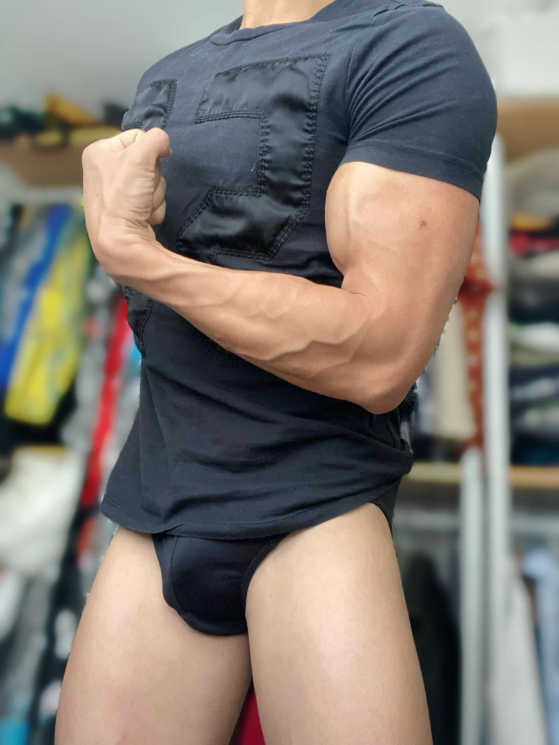 I always feel very horny after work especially been wearing tight 