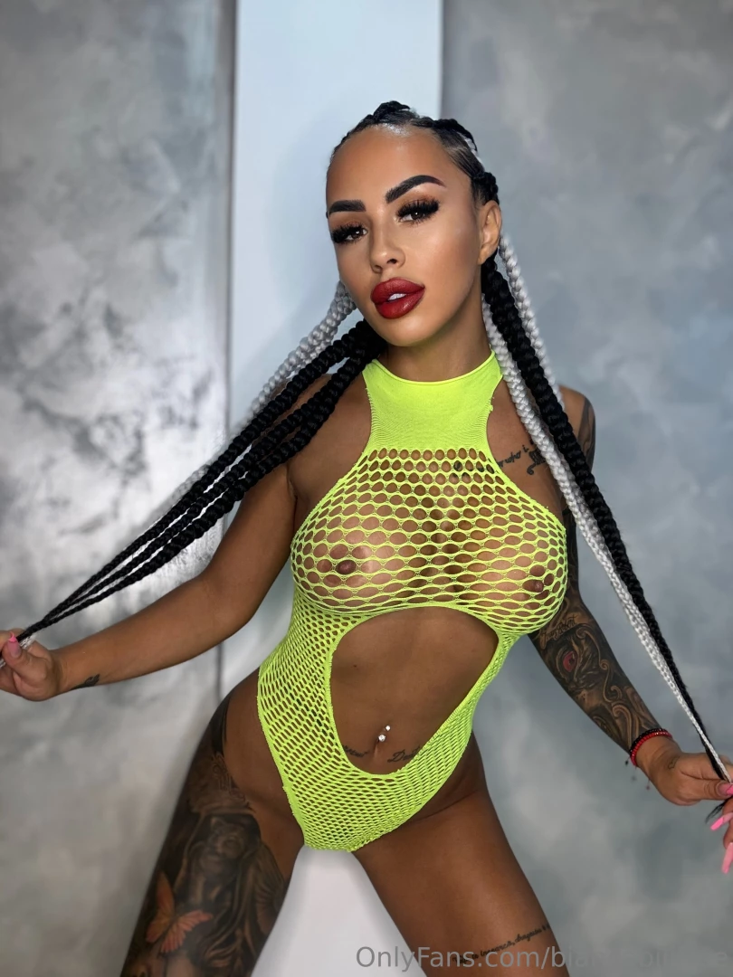 You want to play with my tits here you can see them very playful 