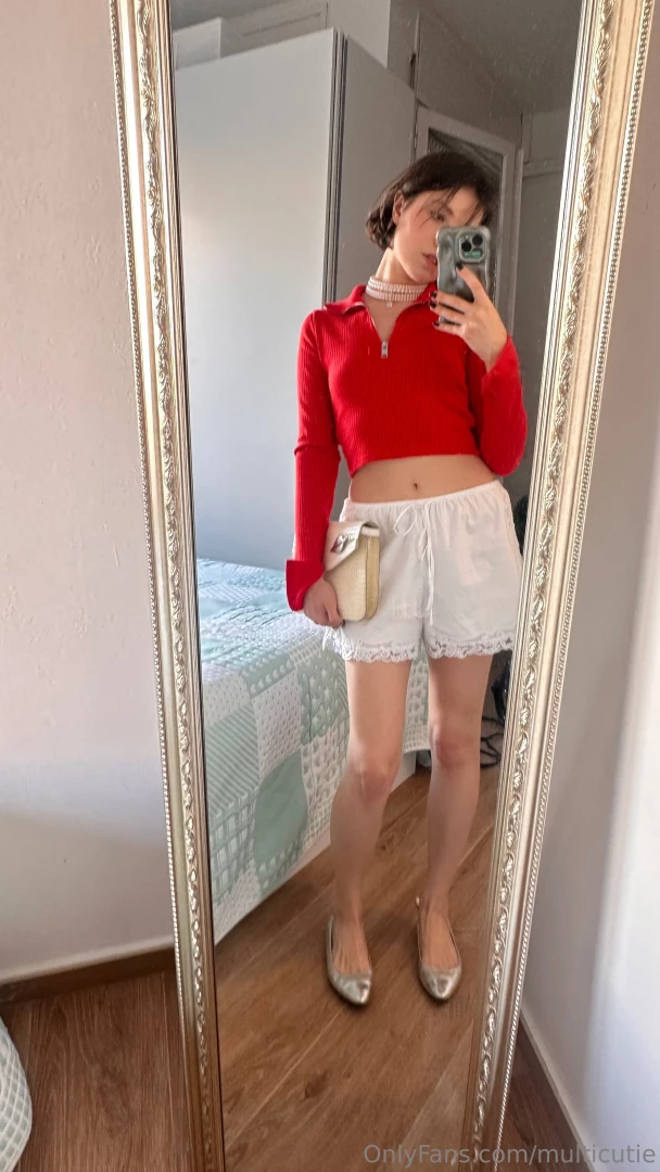 What do you think of my look today i wore the first thing that came 