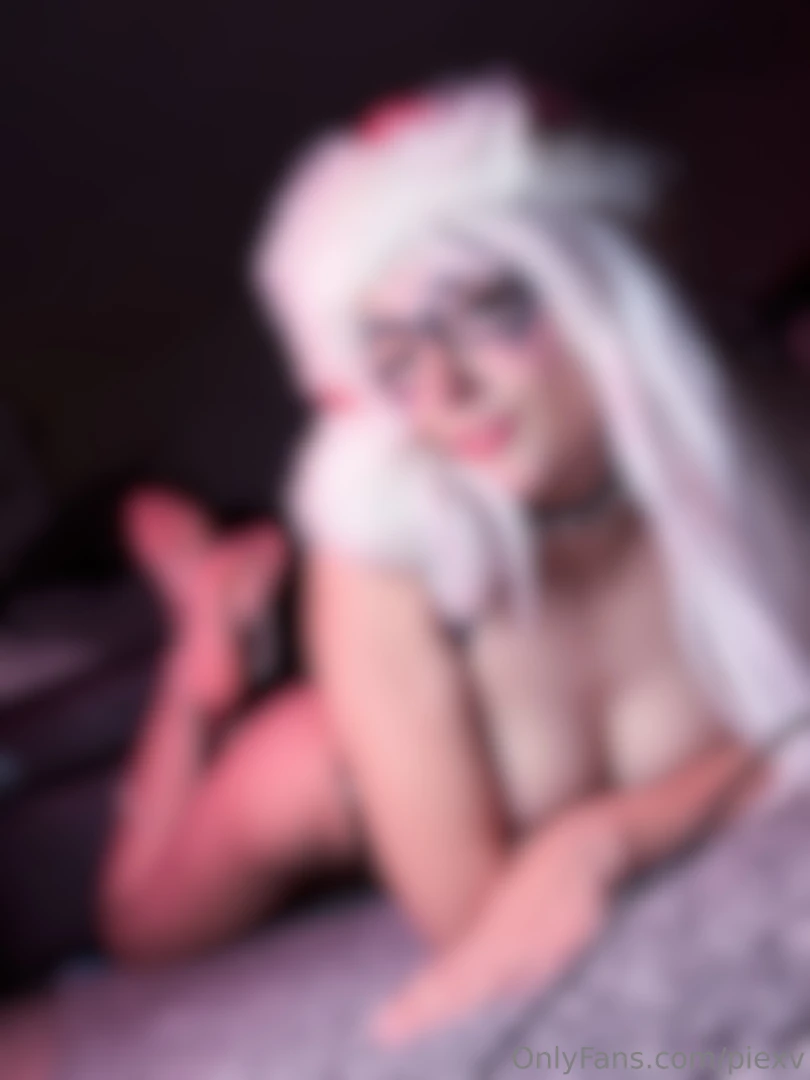 Pov you find the pictures black cat was sending to only spider-man but 