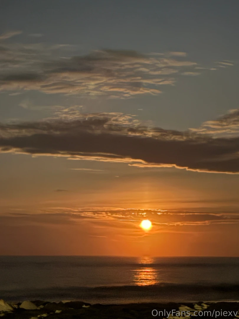 Wanna go to the beach i prefer night swimming though 