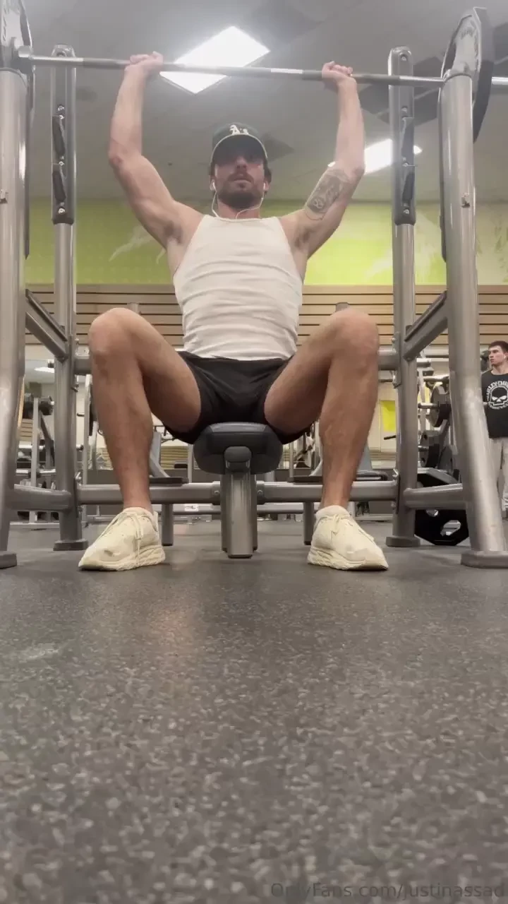 Its me adding extra weights to impress my gym crush haha 