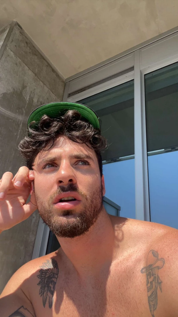 Ever just start day dreaming but then you just end up horny me rn haha 