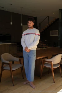 Guess how tall i am i ll send you a hot freebie if you get it right