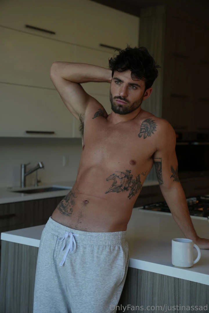 It s 5 o cock somewhere thats the saying right whats your drink of 