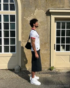 Do i look touristy enough