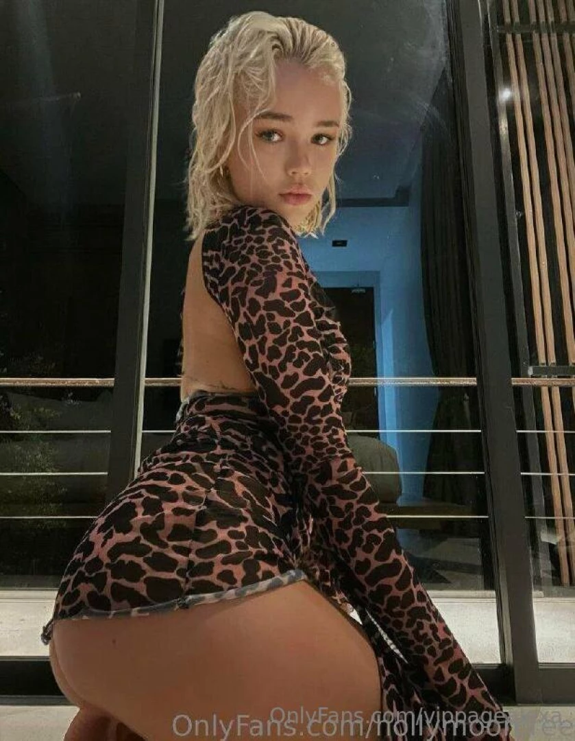 Hollymoonfreee just a crazy girl real wild kitty likes to show her part 717 