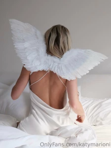 Click to the left if you like how i touch myself