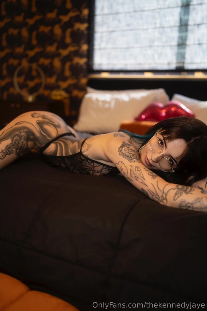 Behind these frames lies a lot of naughty thoughts 