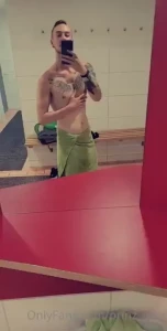 Im schwimmbad in der sammel umkleide ist leider mein handtuch runter