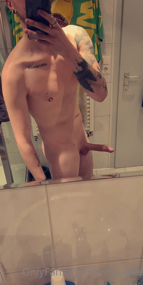 Frisch geduscht und rasiert ready for ur ass or ur mouth 