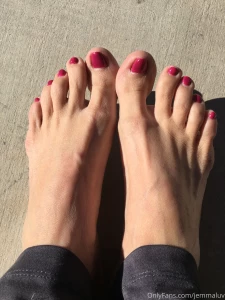 My lovely pink piggies basking in the sunshine tip this pic to get a part 1