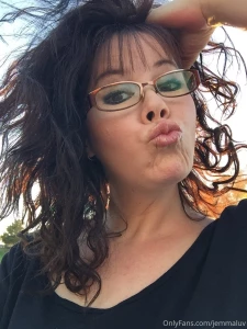 Kiss this hot mama lol playing in the sunshine today how about you