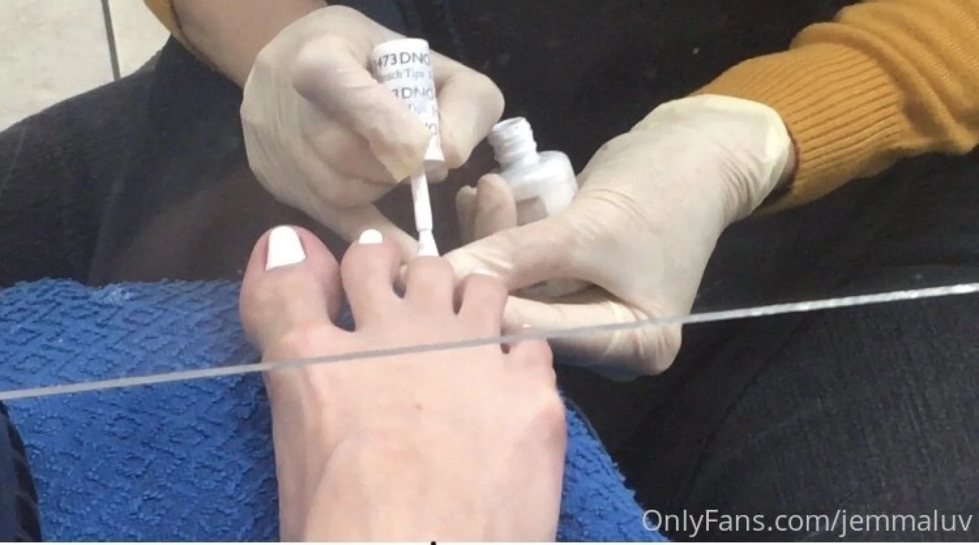 Watch as the asian lady polishes my toes white amp massages my feet 