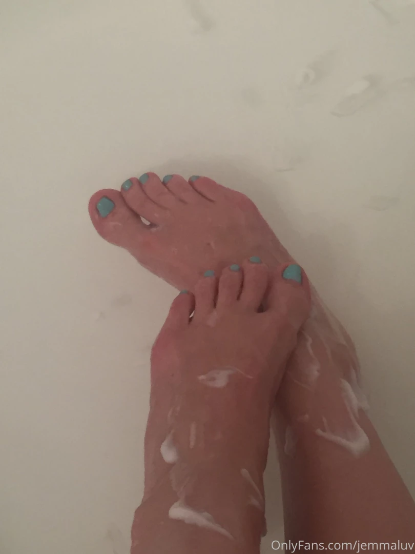I m rubbing your sweet cum lotion on my legs with my naughty feet in 