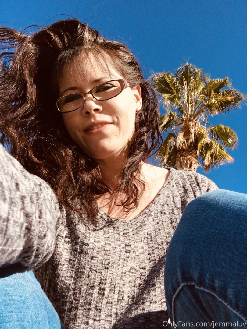 Heyyy boys are you following me on ig 4jemmaluv you better lol 