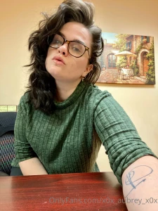 I wear all sorts of colors to work look at her goooooooooo