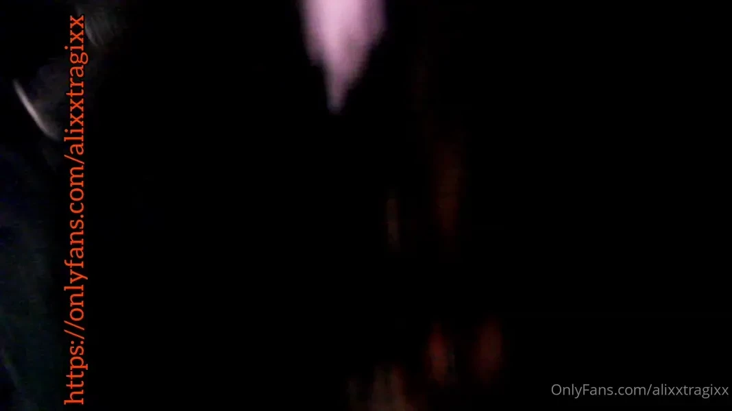 4 0 0 s0stengo a mi pap hacia abajo para que no pueda m0verse mientras 