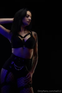 Sziasztok sr cok csajok hamarosan rkeznek a forr bbn l forr bb