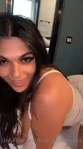 Lenaluxxe twerking on my bed