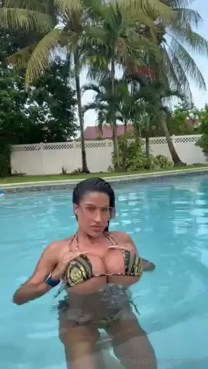 I don t really know how to swim but i have a huge floating device to 