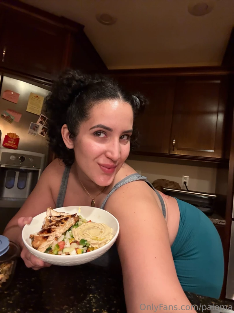 Made my go-to mediterranean salad with mojo chicken post gym sesh and 