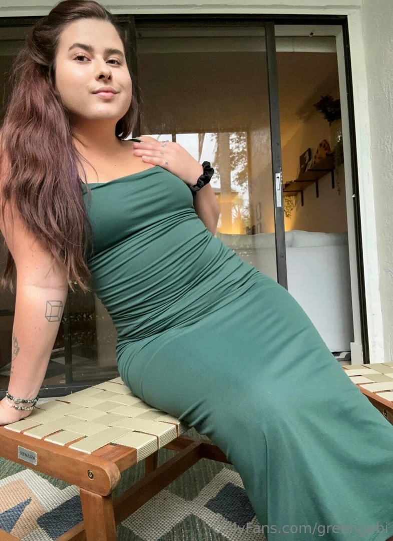 Hope everyone is enjoying the holidays can i be your special gift 