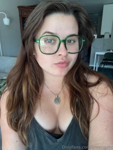 What do you guys like better glasses or no glasses
