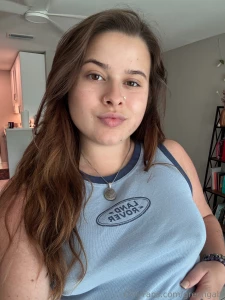 Tgif anyone got fun plans for the weekend let me know in the dms