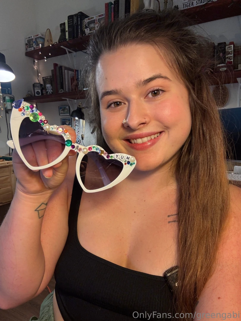 Made these cuteee sunglasses for an oftv video had to add the yum 