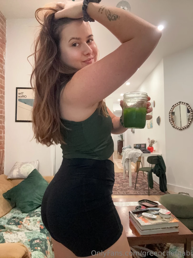 Love having a nice fresh green juice in the morning to help my energy 