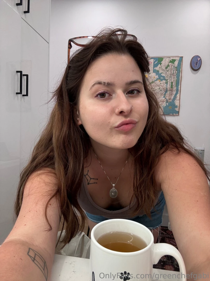 No filter just waiting for my tea to cool i try to have a cup of green 