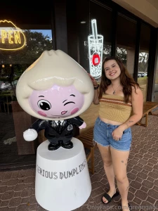 Me and my new boyfriend he feeds me dumplings