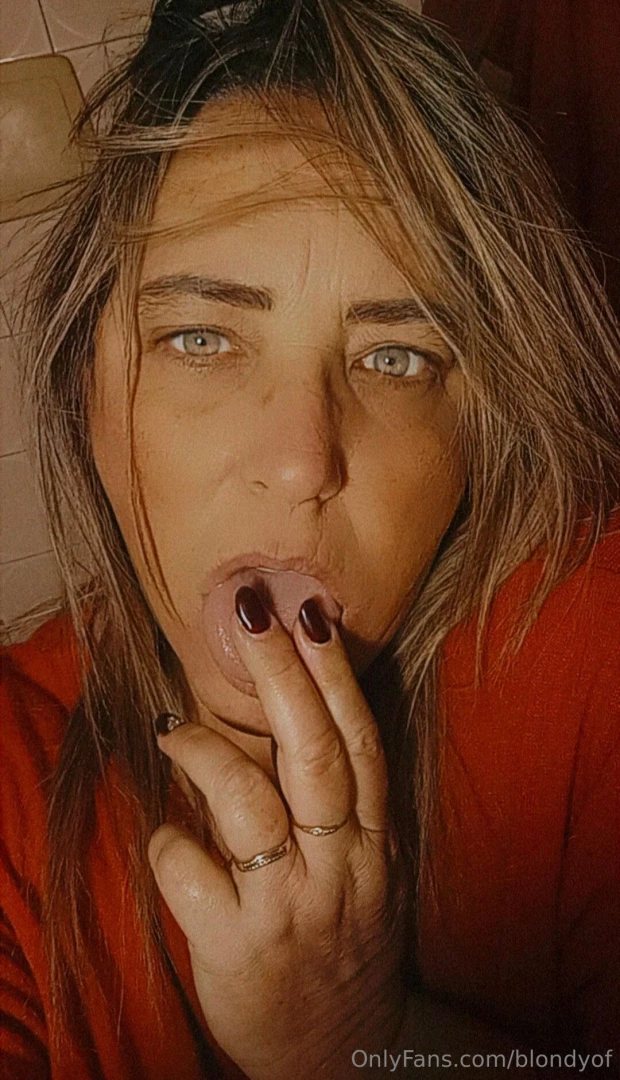 Tengo la lengua seca necesito algo caliente y mojado para chupar can 