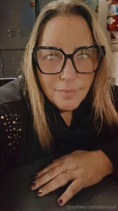 From the office i can make your cock hard we will do sexting are you