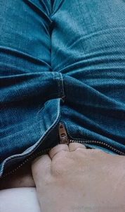 Hello my king my pussy is wet and hot do you want me to touch me